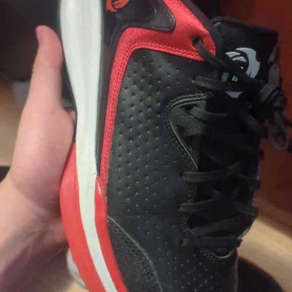 Adidas D Rose Englewood III - Black/Red Basketball Shoe Men Size 10 - Picture 3 of 4